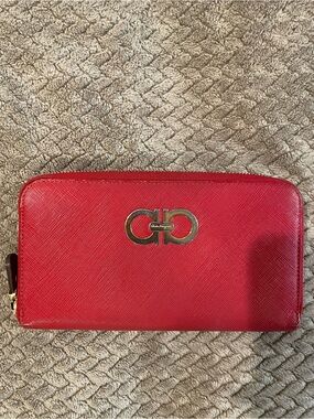 Salvatore Ferragamo Gancini Saffiano Zip-Around Wallet